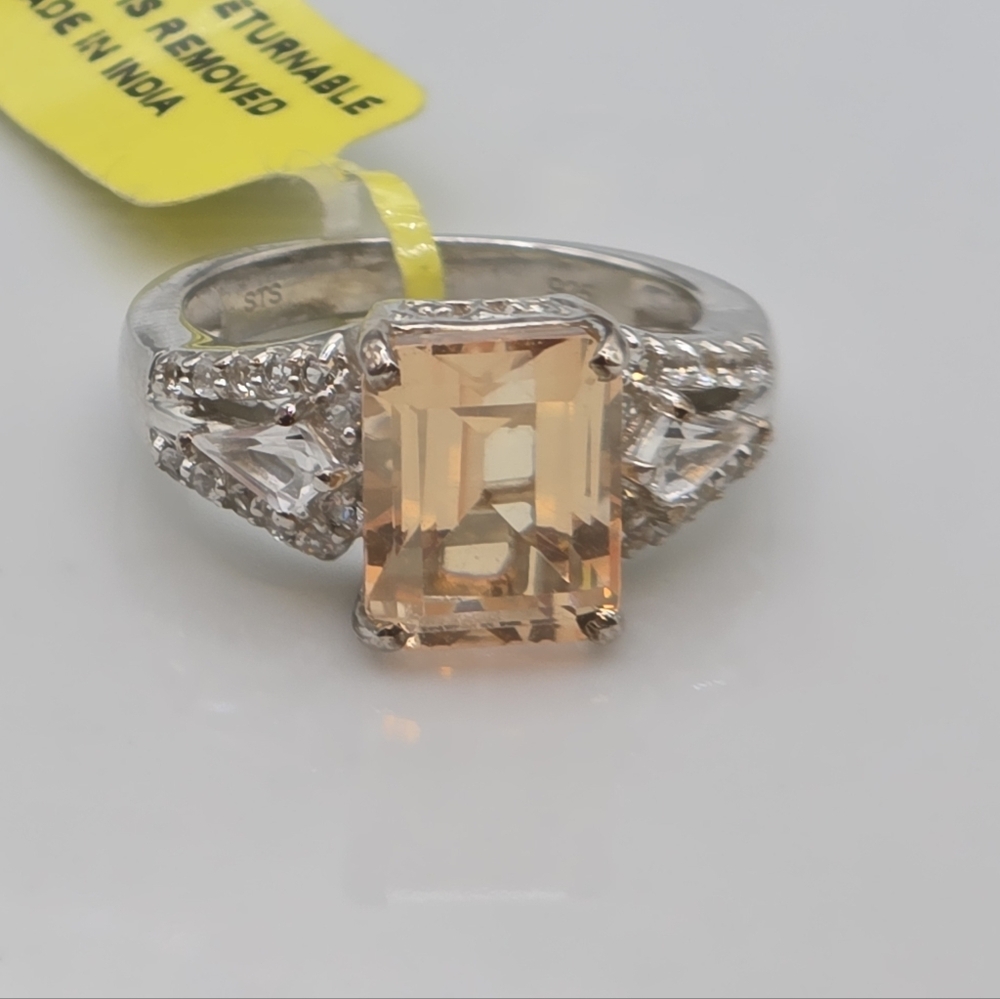 NWOT Shimmering Peach Morganique And White Zircon Ring